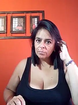 Snapshot of lucianamorocha chatting on 8, 4, 2026 lucianamorocha online show from 8, 4, 2026