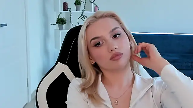 CarmonMola online show from 1, 4, 2026