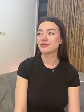 LucyVixxen online show from 8, 4, 2026