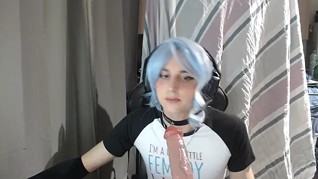 Snapshot of LuunaUwU chatting on 3, 4, 2026 LuunaUwU online show from 3, 4, 2026