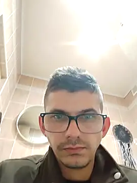 Snapshot of ENzFa chatting on 4, 4, 2026 ENzFa online show from 4, 4, 2026