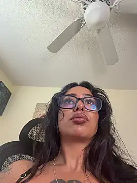 Snapshot of Controllercutie chatting on 7, 4, 2026 Controllercutie online show from 7, 4, 2026