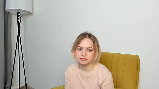 RoxieKaus online show from 6, 4, 2026