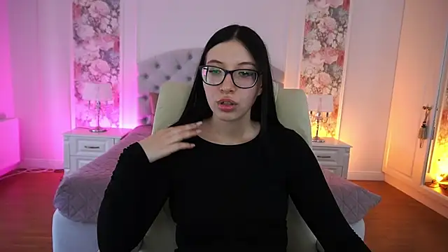 Snapshot of SsoftAura chatting on 13, 4, 2026 SsoftAura online show from 13, 4, 2026