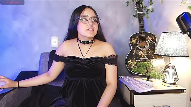 Snapshot of ambar__devon chatting on 9, 4, 2026 ambar devon online show from 9, 4, 2026