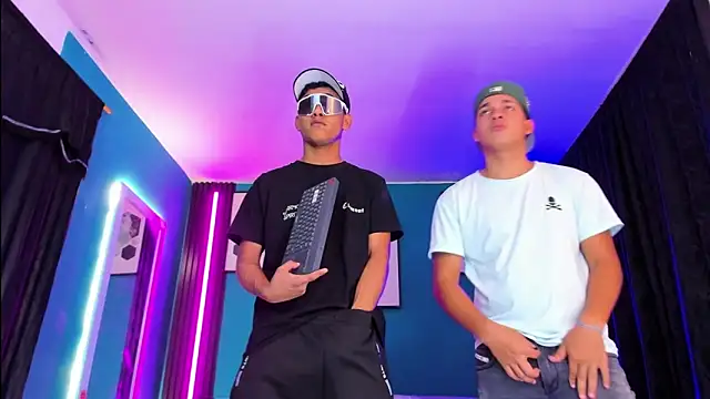  HotWildwolves online show from 9, 4, 2026