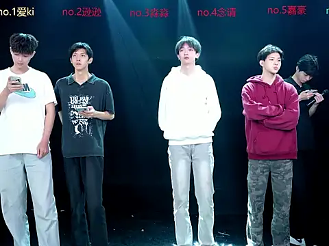 Snapshot of BB-520 chatting on 12, 4, 2026 BB-520 online show from 12, 4, 2026