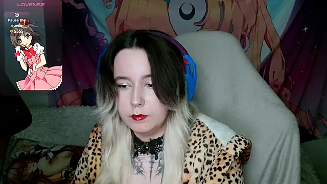 Snapshot of mirabite_ chatting on 13, 4, 2026 mirabite online show from 13, 4, 2026