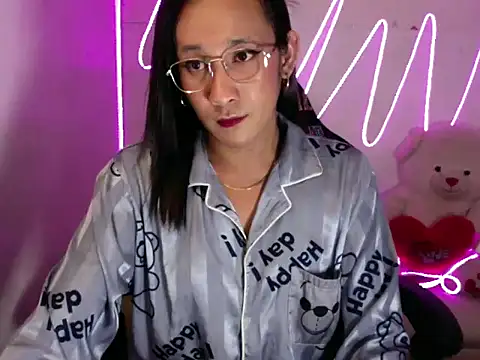 Holley Molley online show from 12, 4, 2026