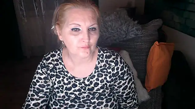 Divineblond online show from 1, 2, 2025