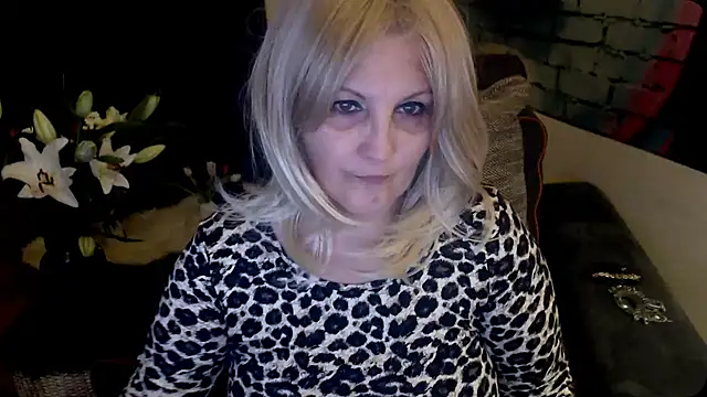 Divineblond online show from 2, 2, 2025