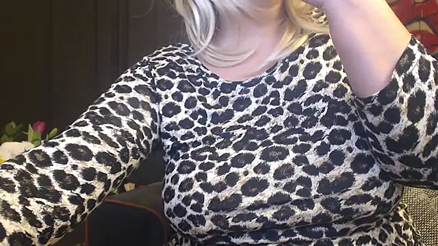 Divineblond online show from 3, 2, 2025