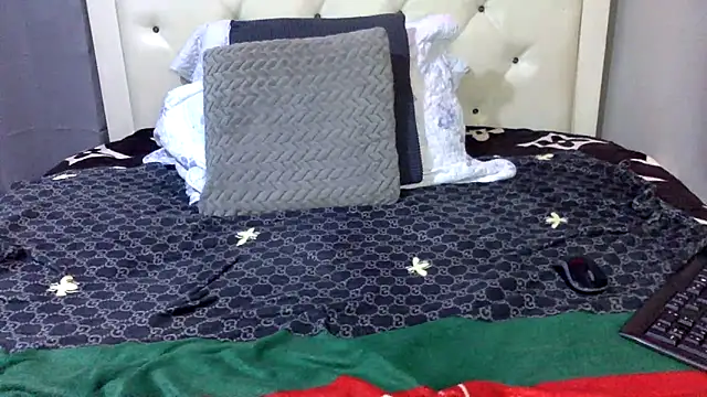 Snapshot of creamyamber chatting on 12, 11, 2025 creamyamber online show from 12, 11, 2025