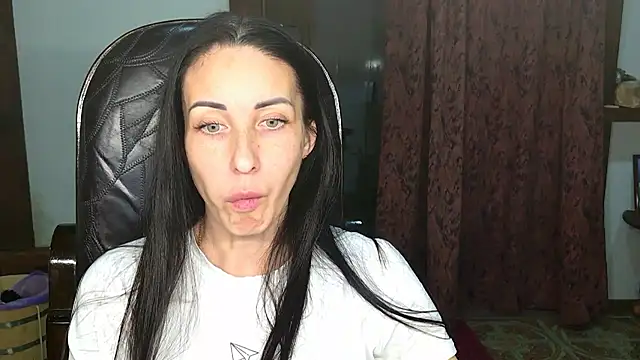 BouncySweety online show from 4, 11, 2025