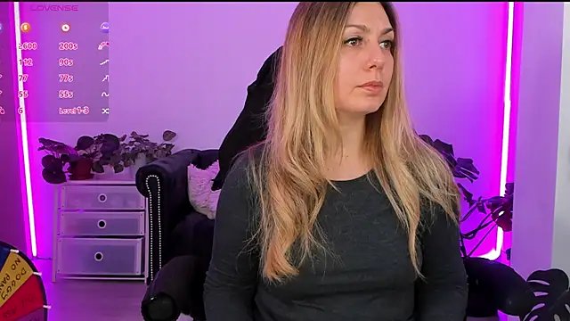 LindaWhite  online show from 14, 12, 2024