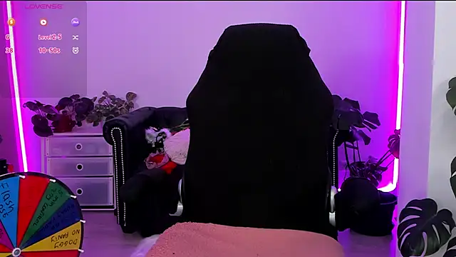 LindaWhite  online show from 24, 1, 2025