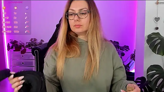 LindaWhite  online show from 10, 2, 2025