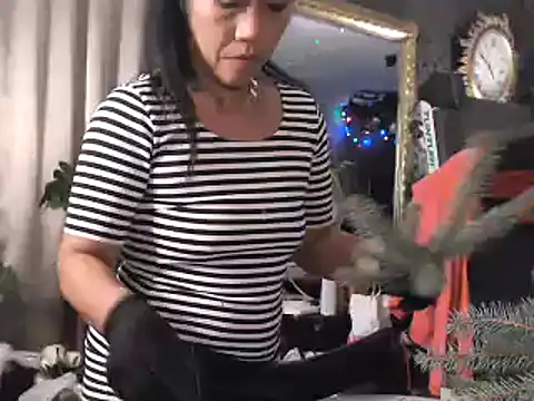 Snapshot of Hornygirltheone chatting on 5, 12, 2024 Hornygirltheone online show from 5, 12, 2024