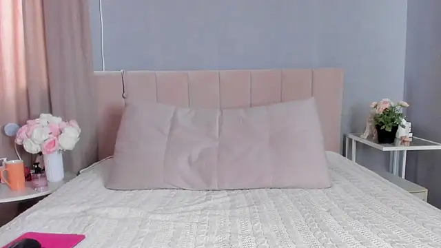 Snapshot of MissMiaTv chatting on 1, 3, 2025 MissMiaTv online show from 1, 3, 2025