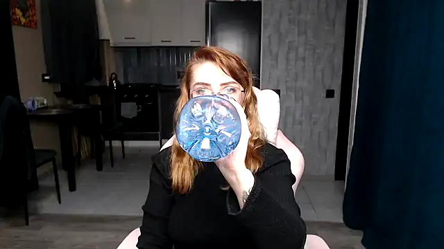 Reginasmilee online show from 18, 11, 2025