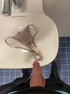 Snapshot of swissboy22 chatting on 1, 3, 2026 swissboy22 online show from 1, 3, 2026