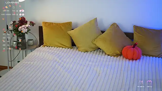 Snapshot of LitleSun chatting on 24, 10, 2025 LitleSun online show from 24, 10, 2025