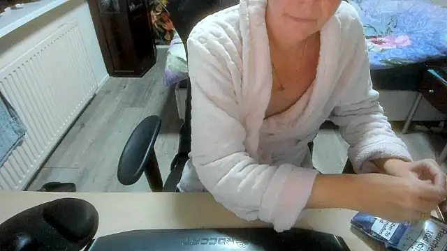 minoesje37 online show from 1, 12, 2025