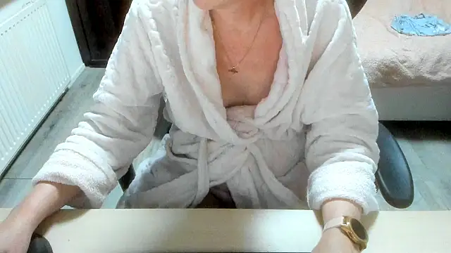 minoesje37 online show from 13, 12, 2025