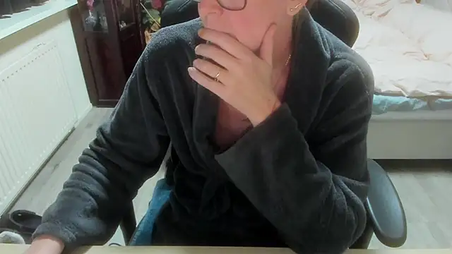 minoesje37 online show from 23, 2, 2026