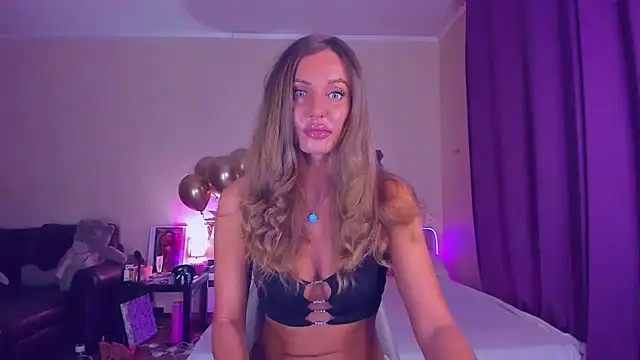 Snapshot of EmmaAbramson chatting on 13, 11, 2025 EmmaAbramson online show from 13, 11, 2025