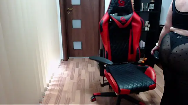 MissTroublle online show from 18, 10, 2025