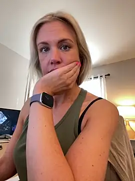 Snapshot of Kay_Cakes chatting on 4, 2, 2025 Kay Cakes online show from 4, 2, 2025