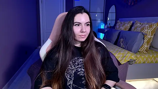 Snapshot of Foxohlove chatting on 1, 11, 2025 Foxohlove online show from 1, 11, 2025