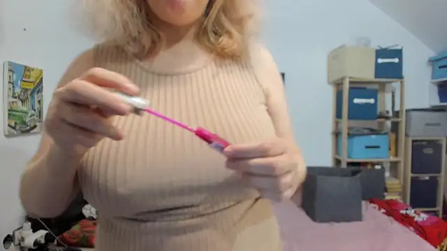 Snapshot of switchlorenx chatting on 2, 12, 2024 switchlorenx online show from 2, 12, 2024