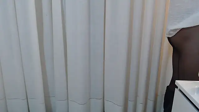 Snapshot of Chic_desire chatting on 27, 9, 2025 Chic desire online show from 27, 9, 2025