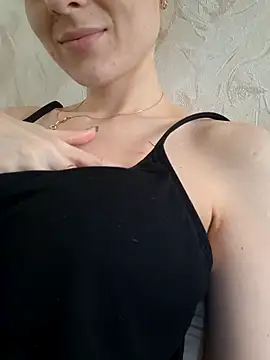 Snapshot of YogisticJuli666 chatting on 9, 10, 2025 YogisticJuli666 online show from 9, 10, 2025