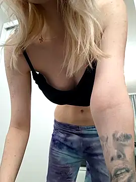 Snapshot of YogisticJuli666 chatting on 13, 10, 2025 YogisticJuli666 online show from 13, 10, 2025