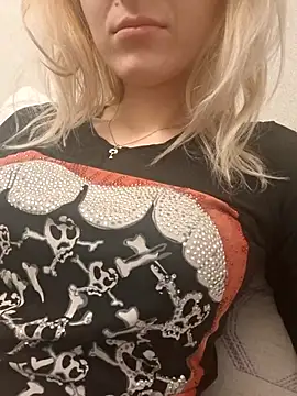 Snapshot of YogisticJuli666 chatting on 20, 10, 2025 YogisticJuli666 online show from 20, 10, 2025