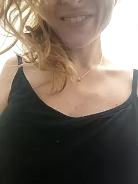 Snapshot of YogisticJuli666 chatting on 17, 11, 2025 YogisticJuli666 online show from 17, 11, 2025