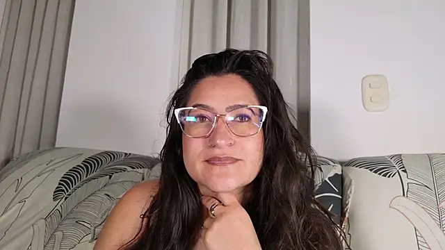 Snapshot of DeesseLuxure chatting on 13, 2, 2026 DeesseLuxure online show from 13, 2, 2026