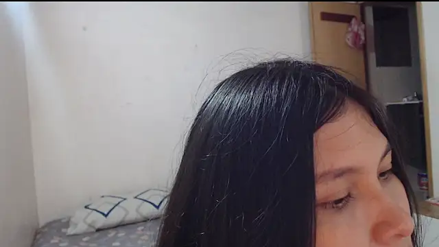 Snapshot of evolet01 chatting on 22, 10, 2025 evolet01 online show from 22, 10, 2025