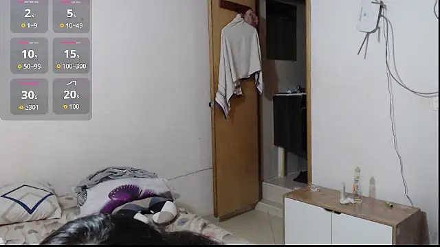 Snapshot of evolet01 chatting on 22, 11, 2025 evolet01 online show from 22, 11, 2025