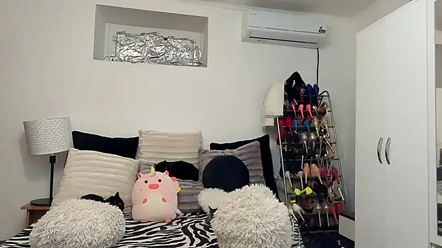 juliahayessxx online show from 2, 12, 2025