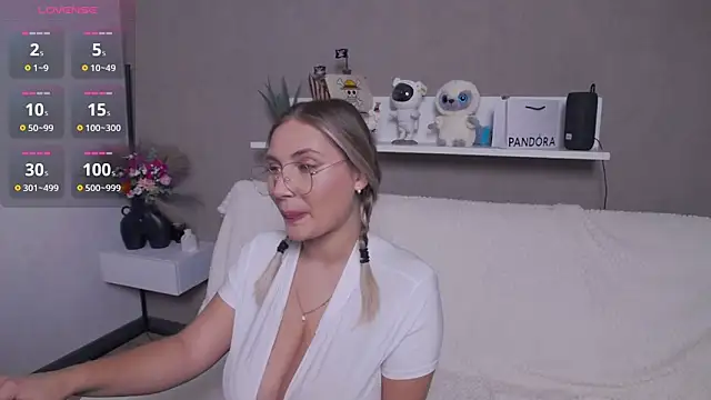 Snapshot of DakotaMae chatting on 21, 11, 2025 DakotaMae online show from 21, 11, 2025