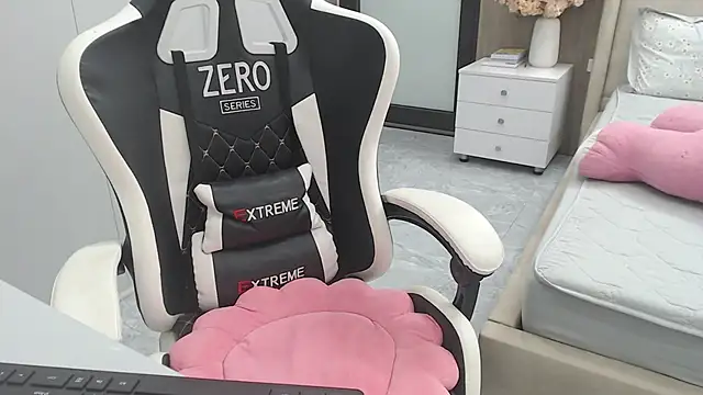 Snapshot of Hanako_love chatting on 9, 11, 2025 Hanako love online show from 9, 11, 2025