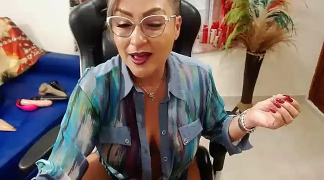 Snapshot of Tamara_Luaren chatting on 21, 12, 2024 Tamara Luaren online show from 21, 12, 2024