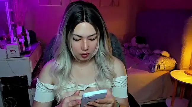 HOTnWILDalice online show from 13, 1, 2025