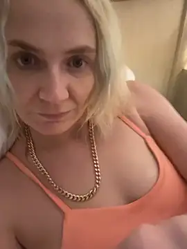 Snapshot of SugarTits199869 chatting on 10, 10, 2025 SugarTits199869 online show from 10, 10, 2025