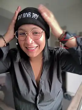 DannaaMeliza online show from 4, 1, 2025