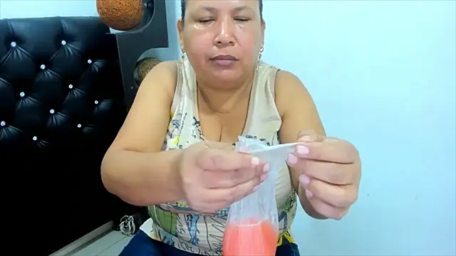 beckyummys online show from 12, 9, 2025